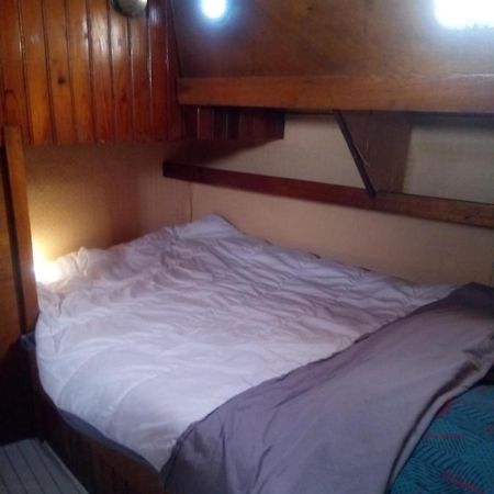 Bateau En Ville Сен Тропе Екстериор снимка