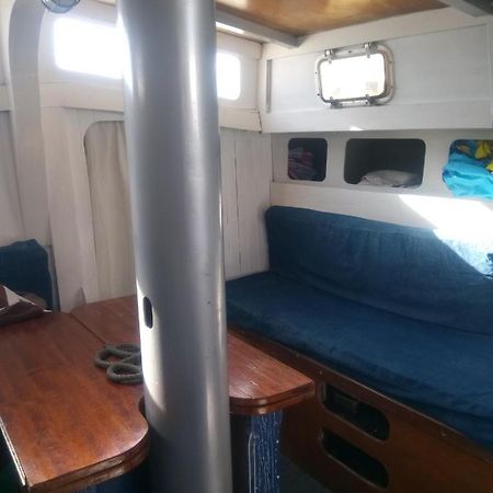 Bateau En Ville Сен Тропе Екстериор снимка