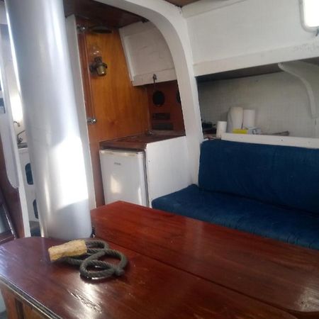 Bateau En Ville Сен Тропе Екстериор снимка