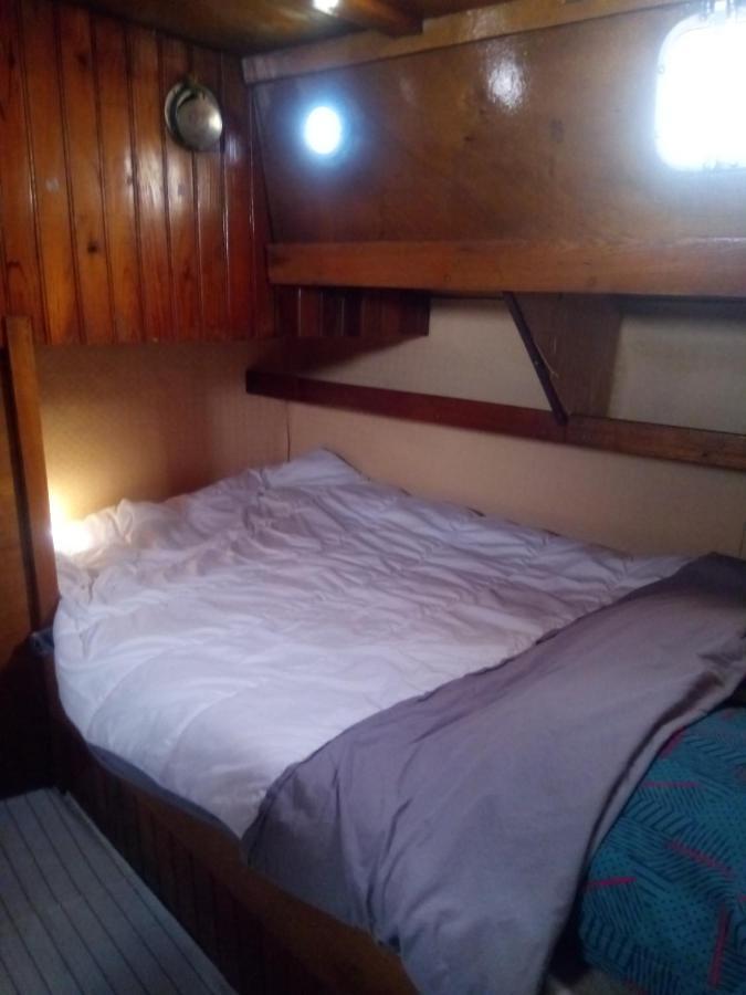 Bateau En Ville Сен Тропе Екстериор снимка