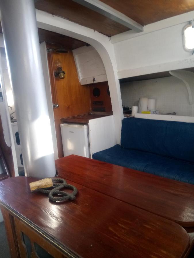 Bateau En Ville Сен Тропе Екстериор снимка